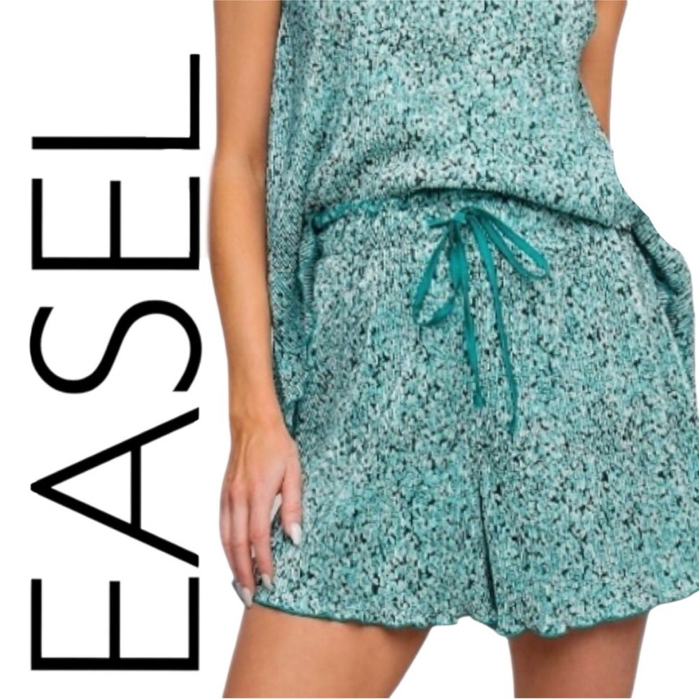 Boho NWT Easel Ruffle Hem Accordion Mint Green Shorts Pull On Size Medium